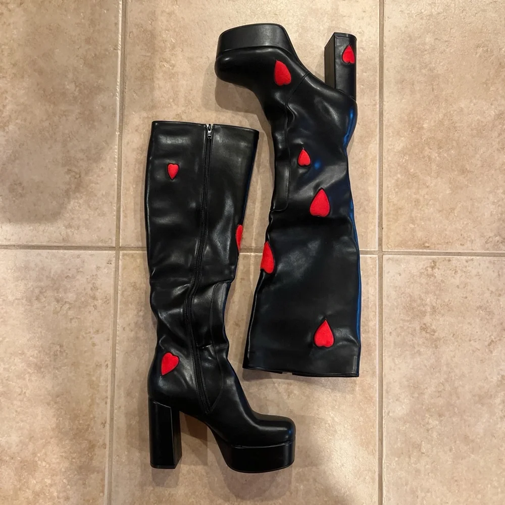 Moda Black and Red Platform Heeled Boots with Floral Design - Picture 2 of 6